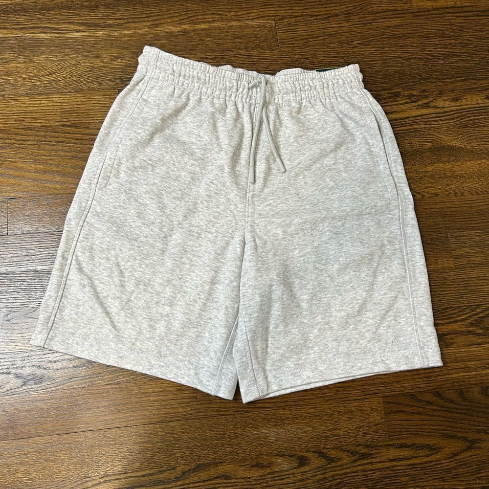 NWT-Men's Grey Casual Shorts Size-Small